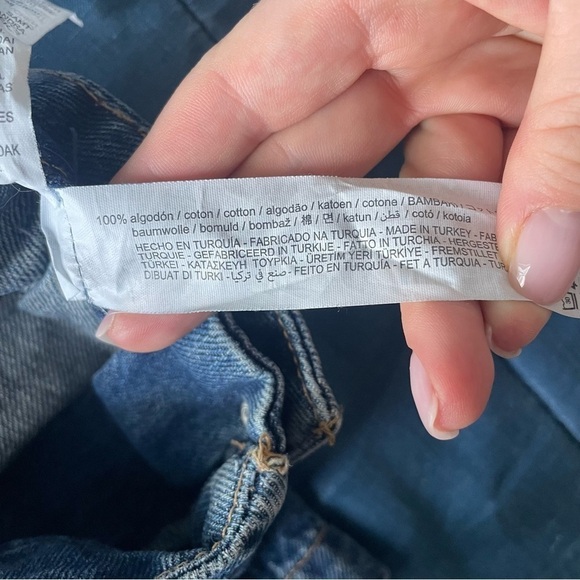 Zara denim shorts with golden buttons. Size 2 - Picture 10 of 10